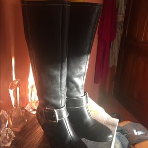 Fossil Black Leather Maddox Wedge Heel Boots Size 9 Side Zip Buckle Strap